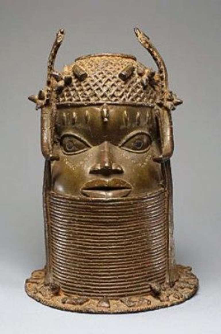 <em>Commemorative Head, Benin, Nigeria now in Weltmuseum, Vienna, Austria.</em>